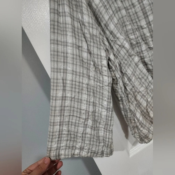 Lane Bryant White, Gray & Silver Classic Button-Down Tie-Hem Top in Size 18 - Picture 8 of 13